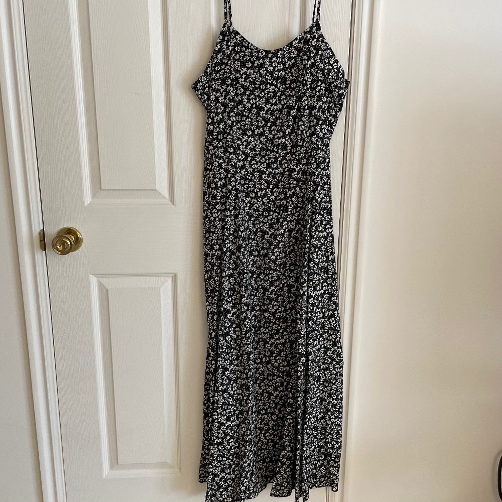 Maxi Dress. Women's Floral Black & Creme. Size 13